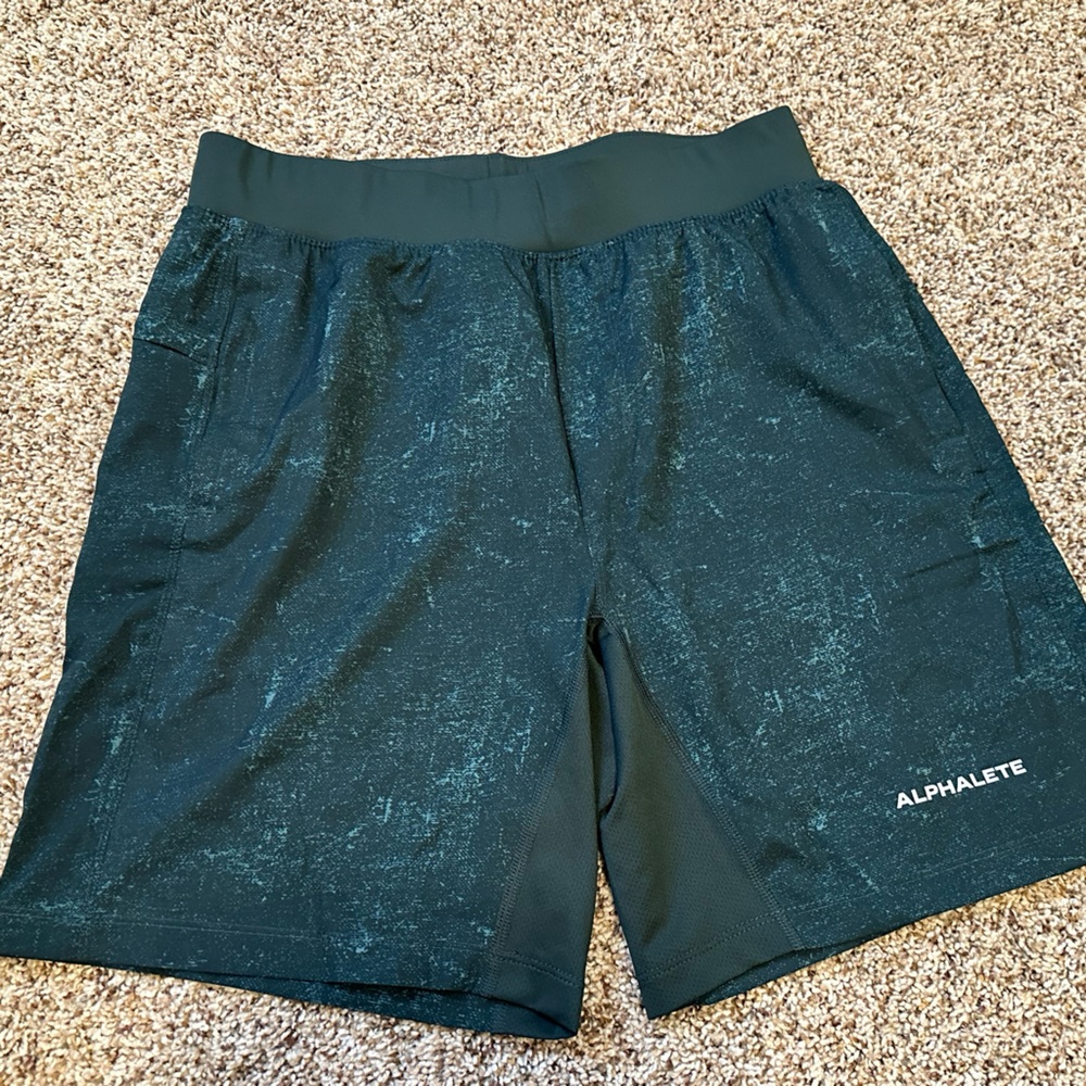 Alphalete mens shorts size M